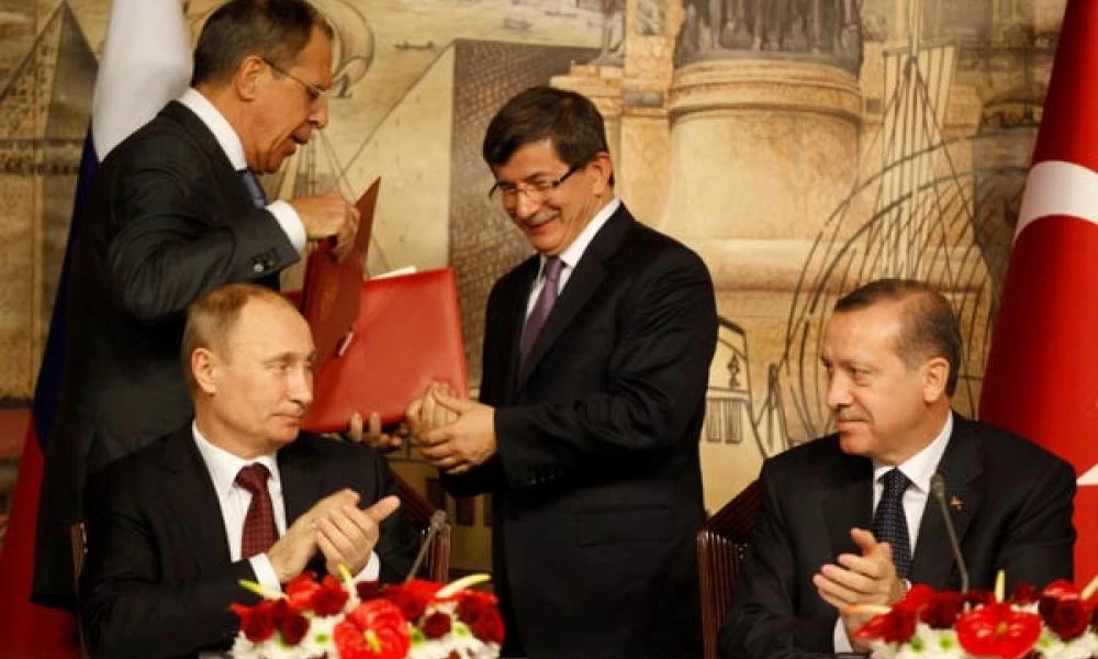 Αποκάλυψη βόμβα από τον Νταβούτογλου:" Στημένη με τους Ρώσους η επιχείρηση Ασπίδα του Ευφράτη''